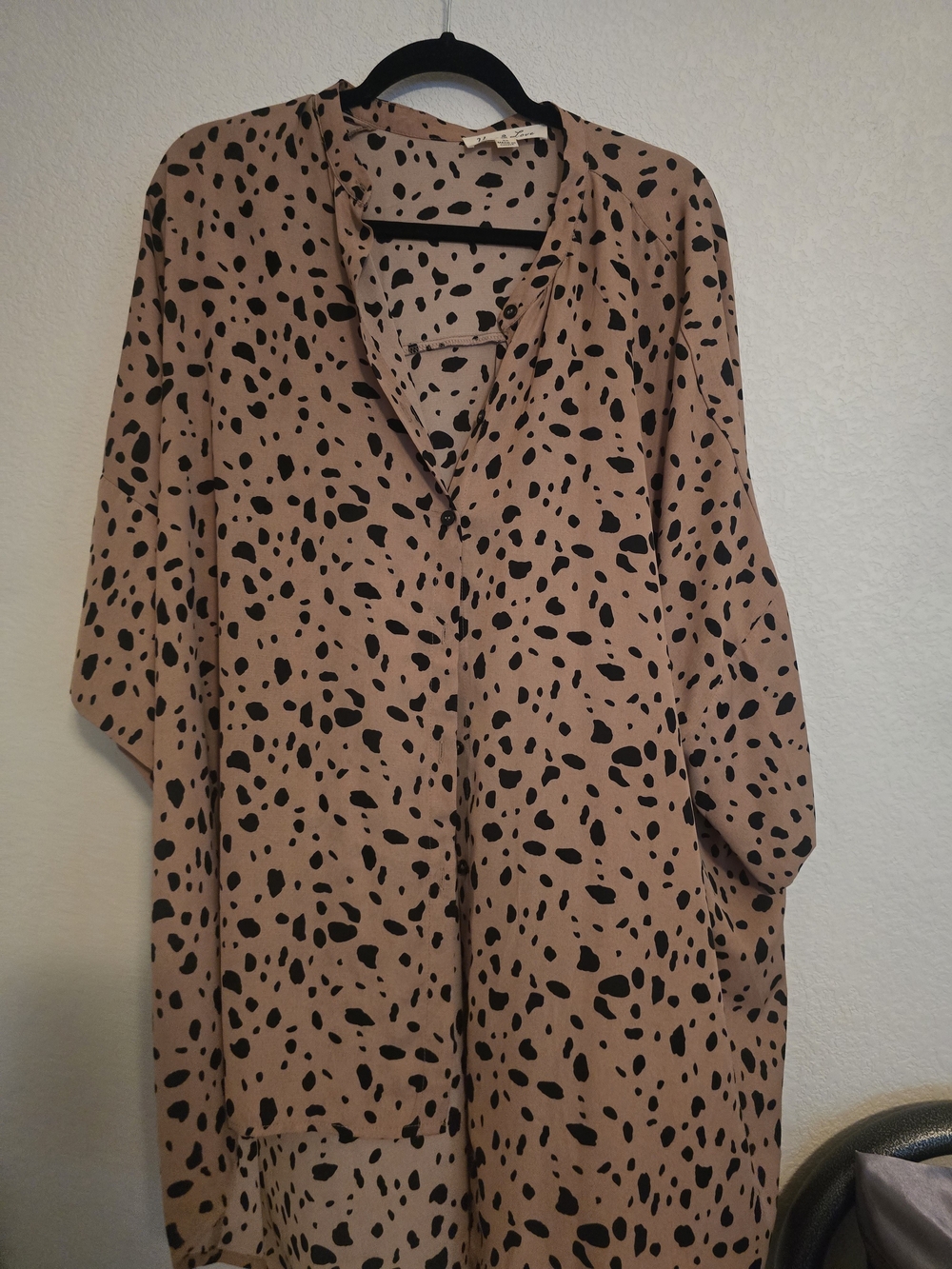 Womens Beige Black Spot Print V-Neck Blouse 2x